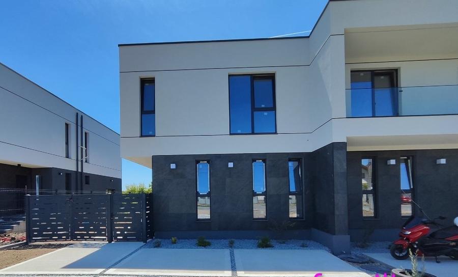 Duplex cu 4 camere cu Canalizare în Dumbrăvița