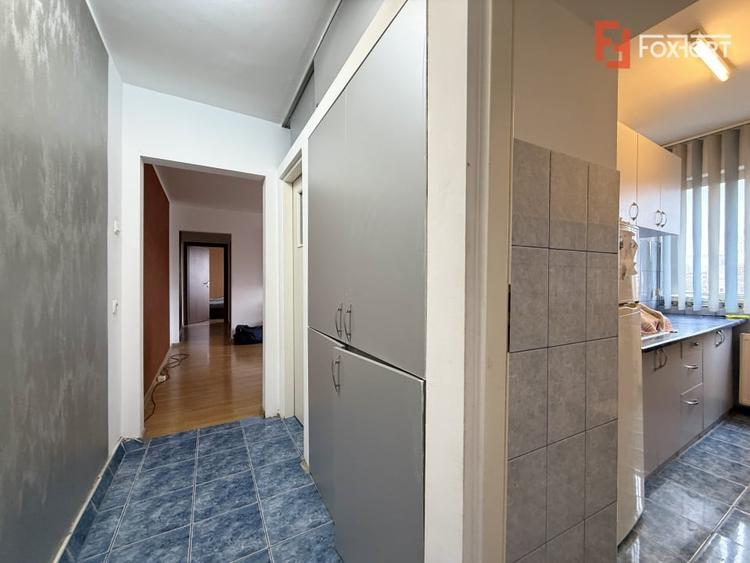 Apartament cu 3 camere semidecomandat, mobilat în Cetății