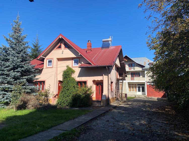 Casă individuală cu 8 camere cu Teren 1820 Mp în Vadu Moldovei