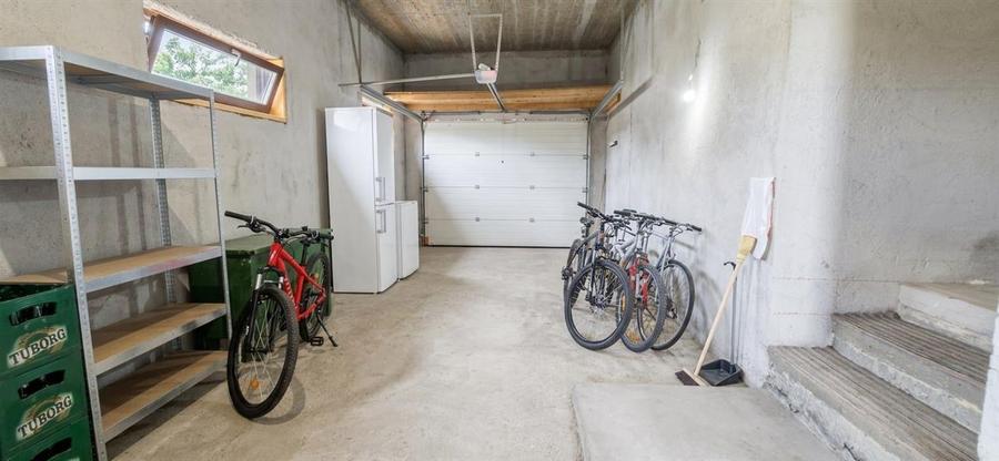 Casă cu 6 camere cu Teren 370 Mp în Haieu