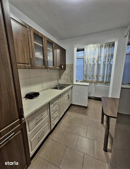 Apartament cu 3 camere semidecomandat în Central