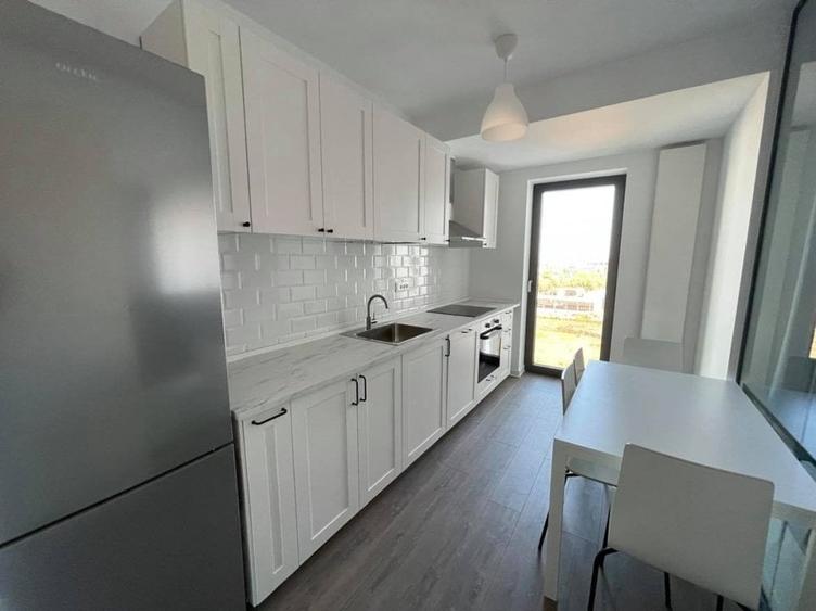 Apartament cu 3 camere semidecomandat în Aviației