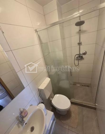 Apartament cu 4 camere semidecomandat în Central