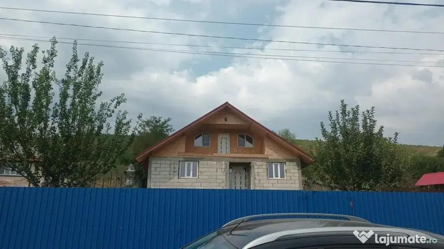 Casă cu 4 camere în Gherghești