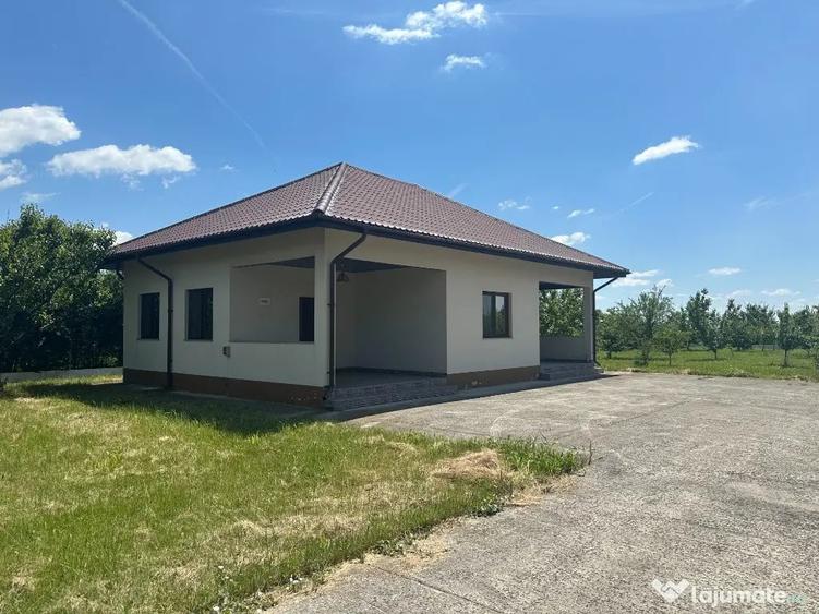 Casă cu 2 camere cu Teren 7310 Mp în Bechinești