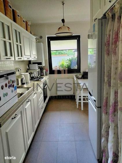 Apartament cu 3 camere semidecomandat în Borhanci