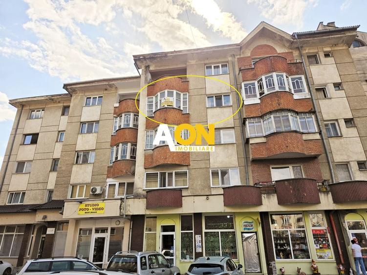 Apartament cu 3 camere decomandat, mobilat în Central