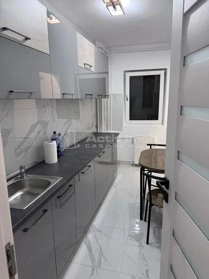 Garsonieră decomandată în Central