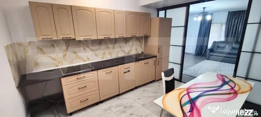 Casă cu 7 camere cu Teren 400 Mp în Central