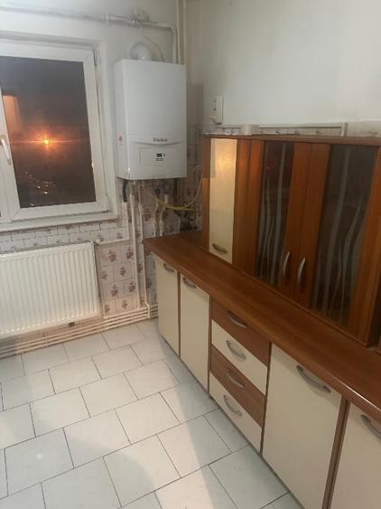 Apartament cu 2 camere semidecomandat în Craiovița Nouă