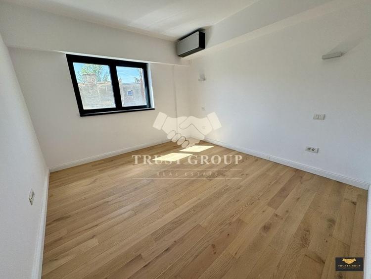 Apartament cu 3 camere decomandat în Polonă