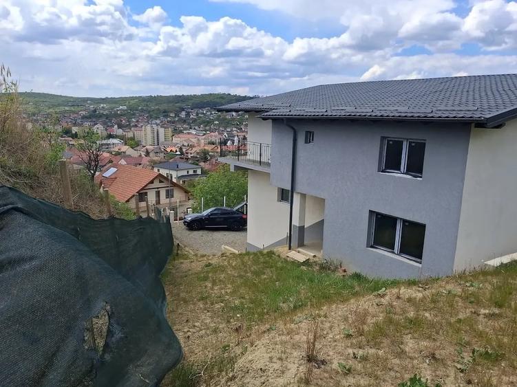Casă cu 3 camere cu Teren 4 Mp în Central