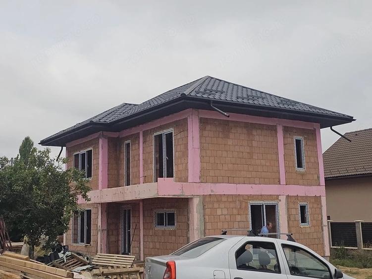 Casă cu 5 camere cu Teren 500 Mp în Central