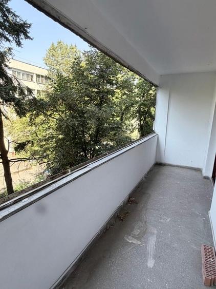 Apartament cu 3 camere semidecomandat în Gorjului