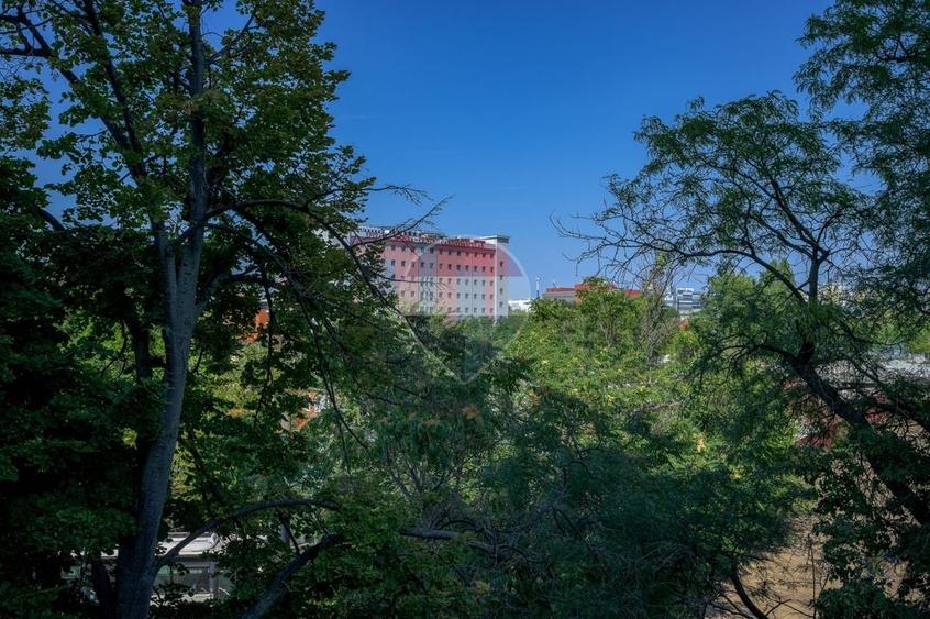 Apartament cu 3 camere semidecomandat, mobilat în Vatra Luminoasă