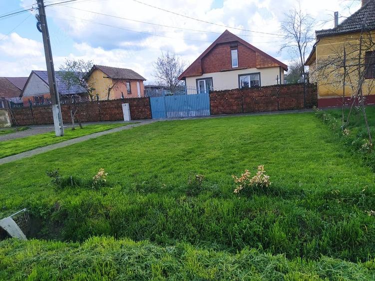 Casă cu 2 camere cu Teren 2100 Mp în Exterior Vest