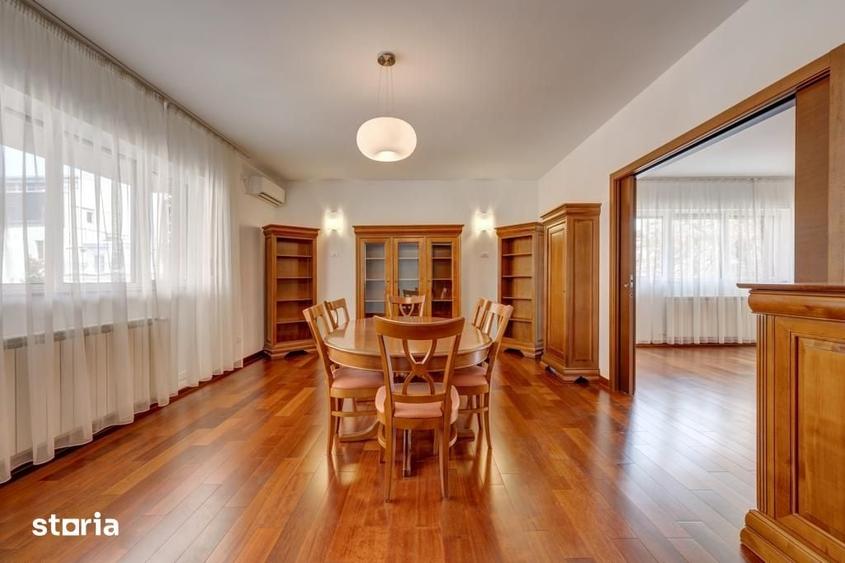 Apartament cu 4 camere în Romană