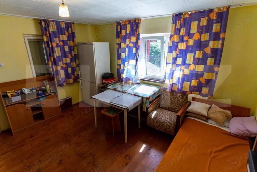 Casă cu Teren 4000 Mp în Rovina (Brănișca)