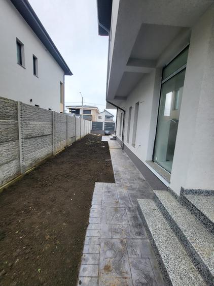 Casă individuală cu 5 camere cu Teren 373 Mp în Tunari