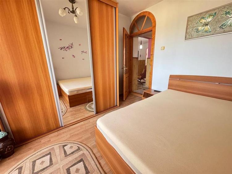 Apartament cu 3 camere decomandat, mobilat în Valea Aurie