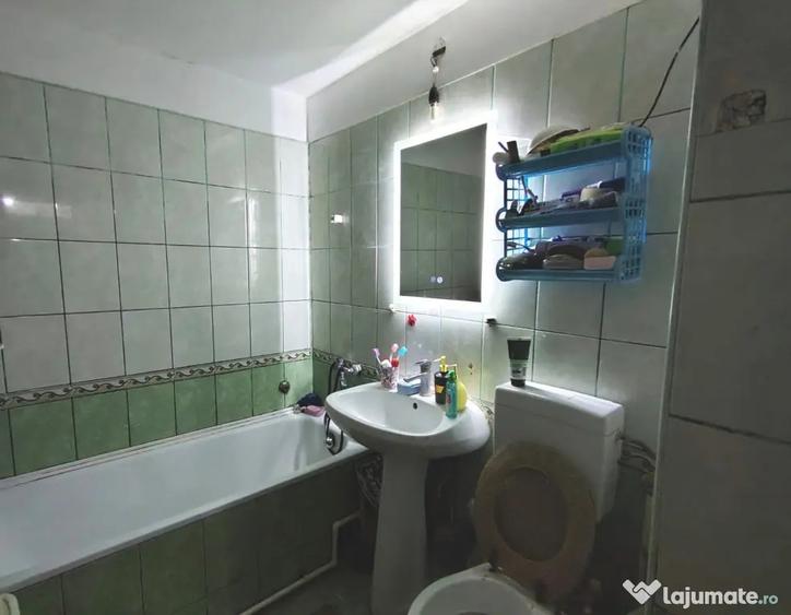 Apartament cu 3 camere decomandat în Barieră