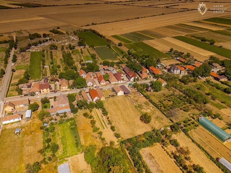 Casă cu 3 camere cu Teren 2195 Mp în Covăsinț