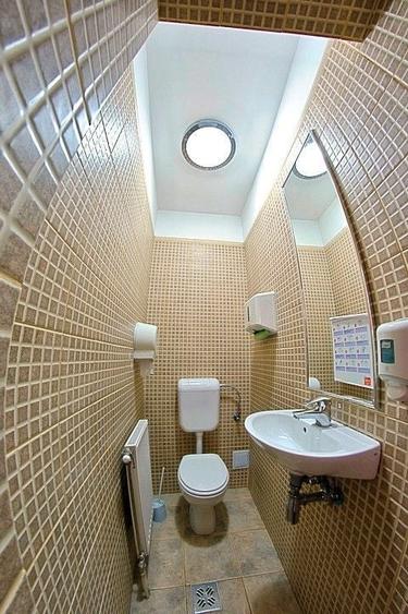 Casă individuală cu 16 camere cu Canalizare în P-ța Romană