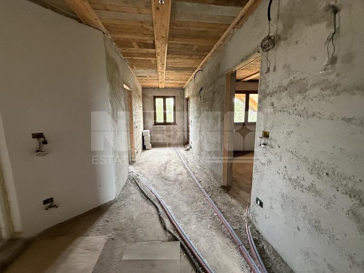 Casă individuală cu 7 camere cu Canalizare în Frătăuții Vechi