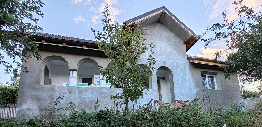 Casă individuală cu 3 camere cu Canalizare în Brodoc