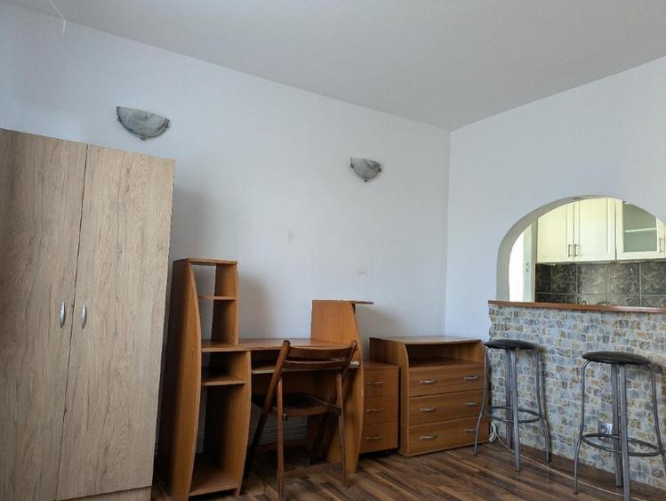 Garsonieră decomandată în Florilor