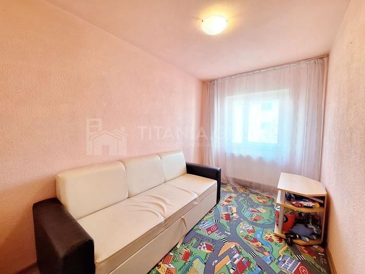 Apartament cu 3 camere decomandat, mobilat în Central