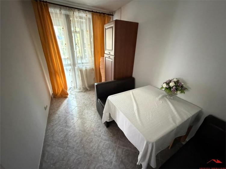 Apartament cu 3 camere decomandat în Sud
