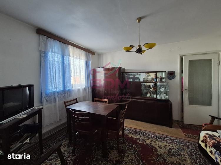 Apartament cu 3 camere semidecomandat în Micro 1