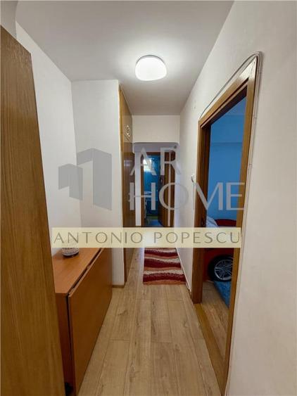 Apartament cu 4 camere decomandat în Republicii