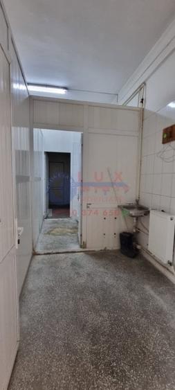 Birou, de 326.16000366211 mp, în Vest