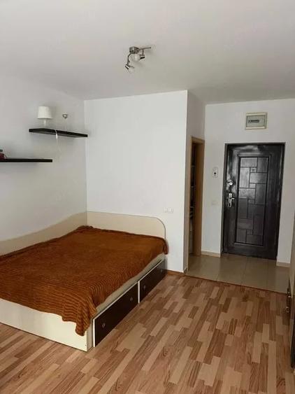 Garsonieră semidecomandată în Titan