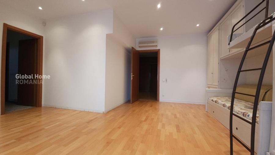 Duplex cu 10 camere cu Canalizare în Voluntari