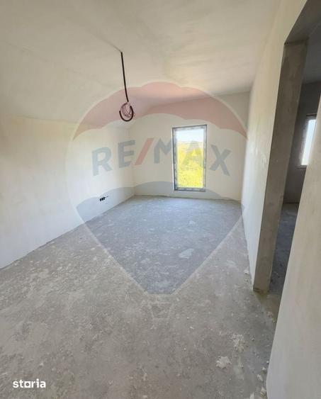 Casă cu 4 camere cu Teren 500 Mp în Tureni