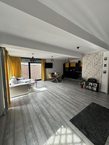 Casă cu 3 camere în Centură