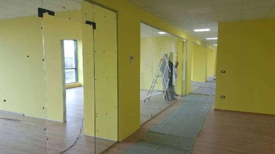 Birou, de 470 mp, în Central