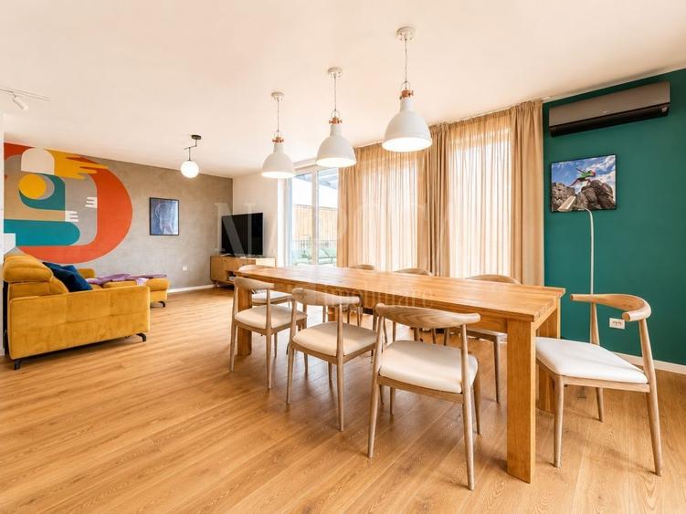 Penthouse cu 3 camere semidecomandat în Grigorescu