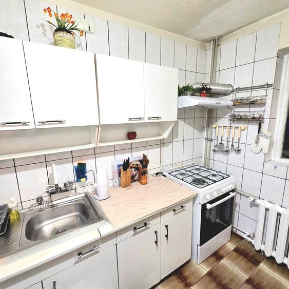 Apartament cu 3 camere semidecomandat în Iancului