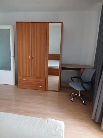 Garsonieră decomandată în Girocului