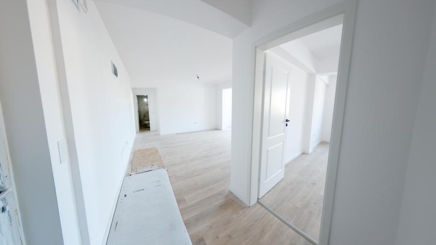 Apartament cu 3 camere semidecomandat în Brâncoveanu