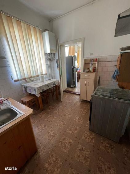 Casă cu 3 camere cu Teren 2704 Mp în Central