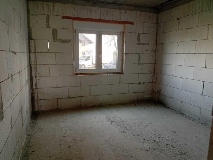 Casă cu 4 camere în Iosif