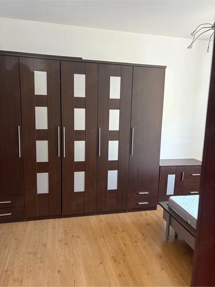 Apartament cu 3 camere decomandat în Berceni