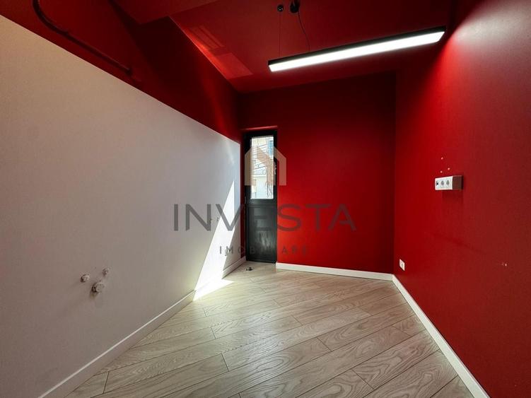 Casă individuală cu 14 camere cu Canalizare în Zorilor