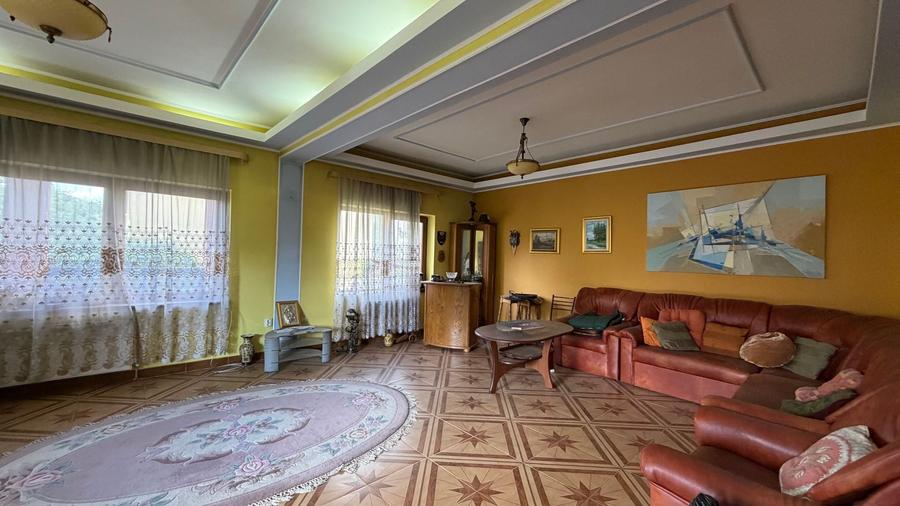 Casă individuală cu 12 camere cu Canalizare în Berceni