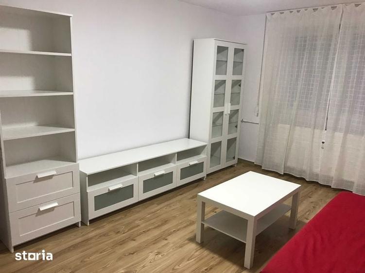 Apartament cu 3 camere decomandat în Tei